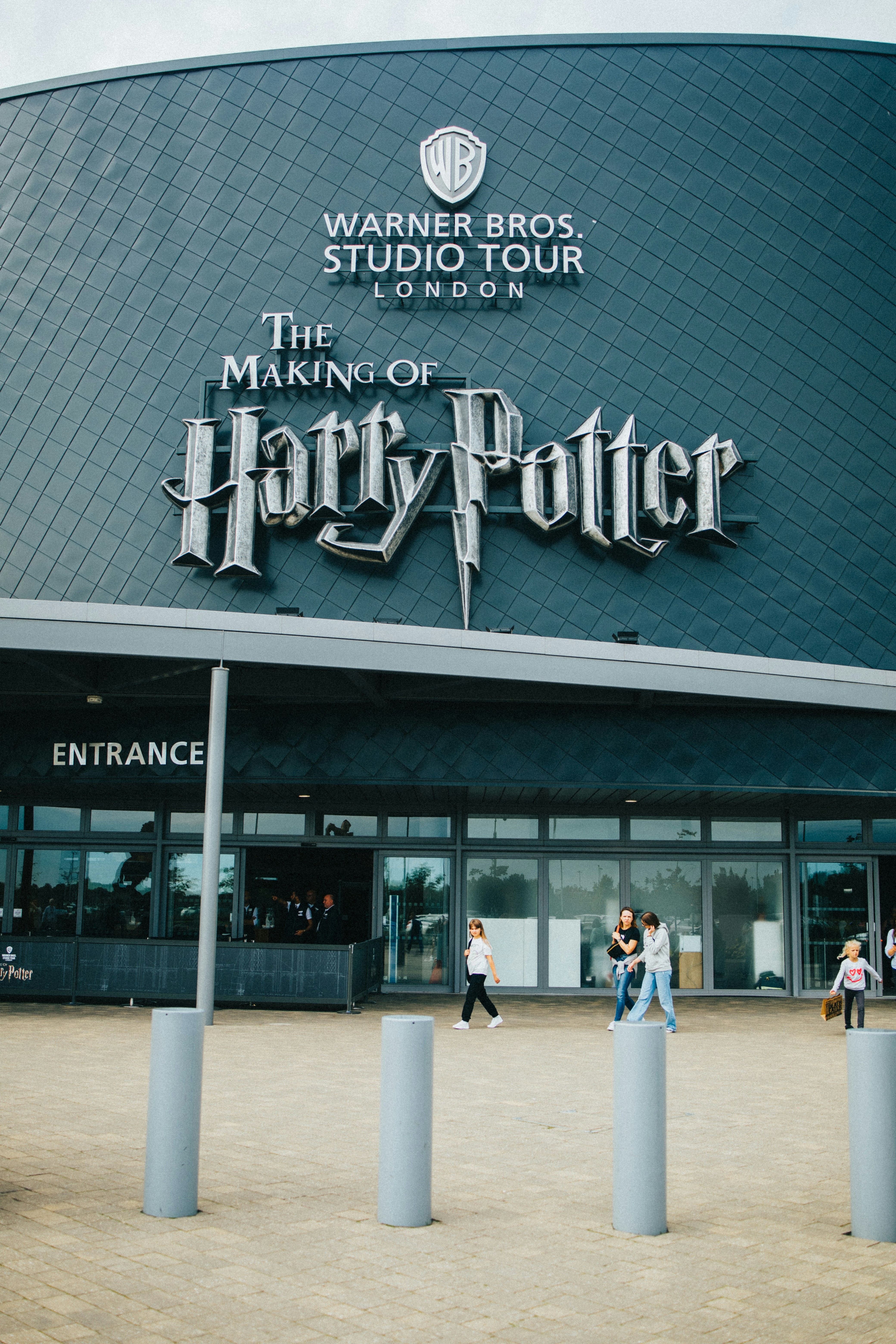 Students exploring London during Harry Potter program