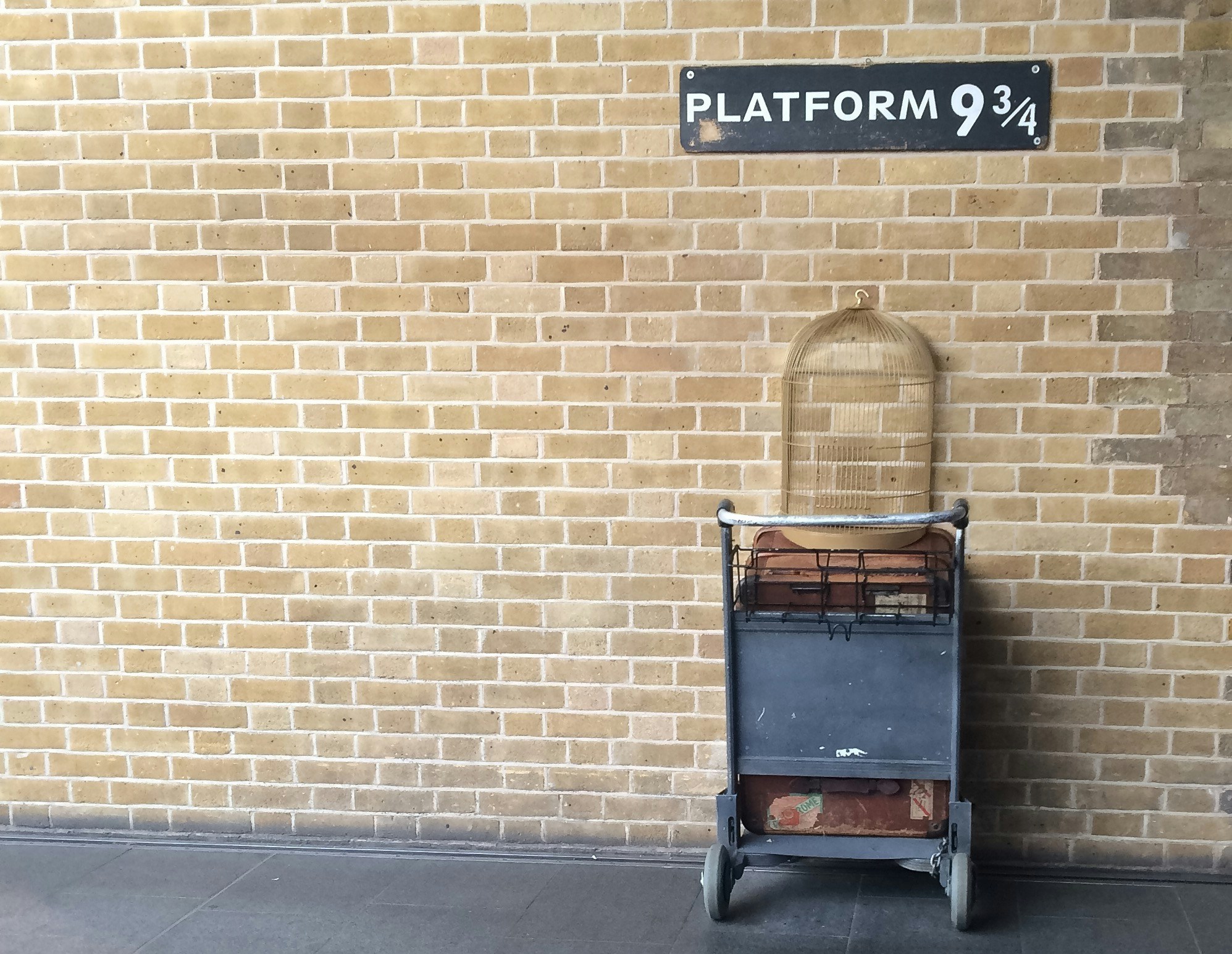 Students in London during Harry Potter program